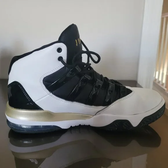 Air Jordan Max Aura white black gold big boys size 8.5 - Picture 13 of 16